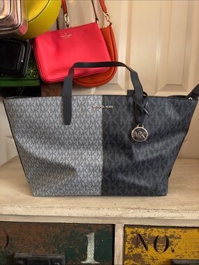 Michael Kors Two-Tone Navy & Light Blue Signature Tote